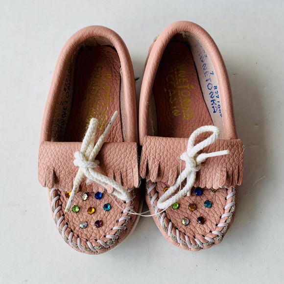 Girl’s Pink Minnetonka Rhinestone Moccasin Size 7